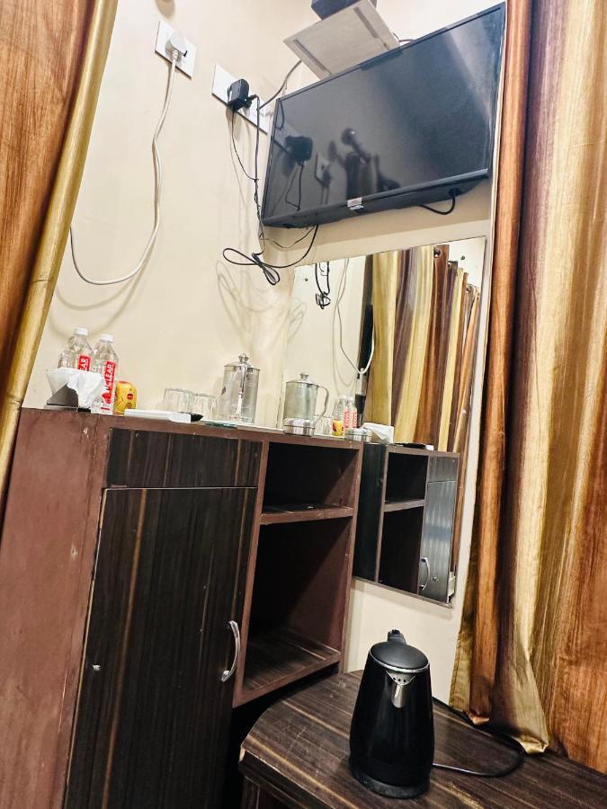 Hotel Deva Inn Varanasi Exteriör bild