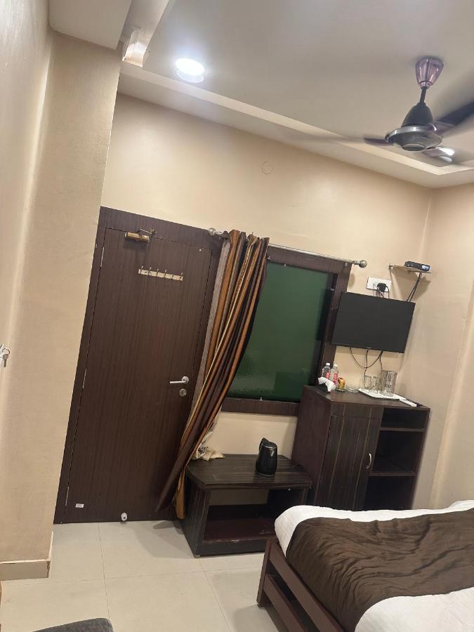 Hotel Deva Inn Varanasi Exteriör bild