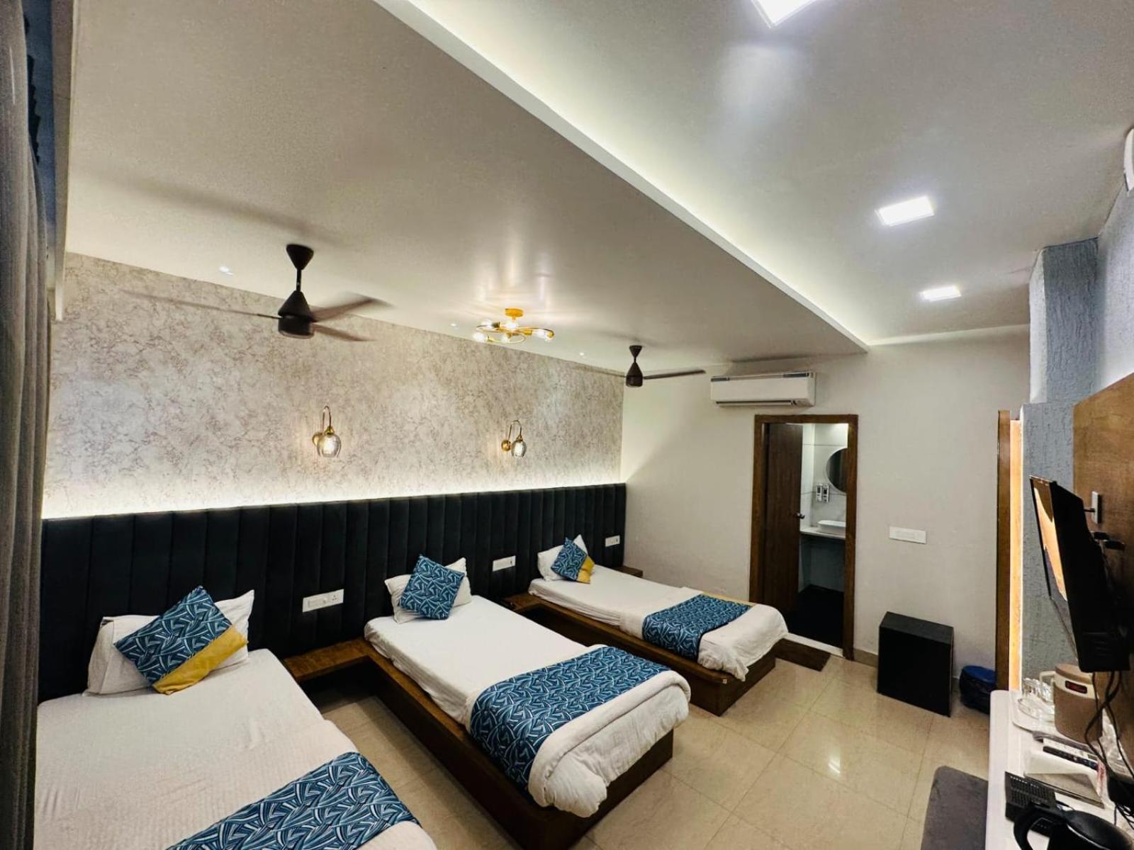 Hotel Deva Inn Varanasi Exteriör bild