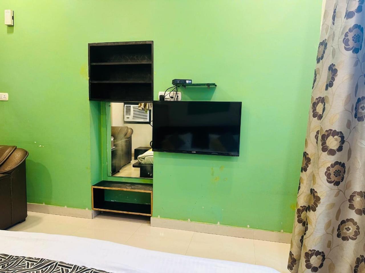 Hotel Deva Inn Varanasi Exteriör bild