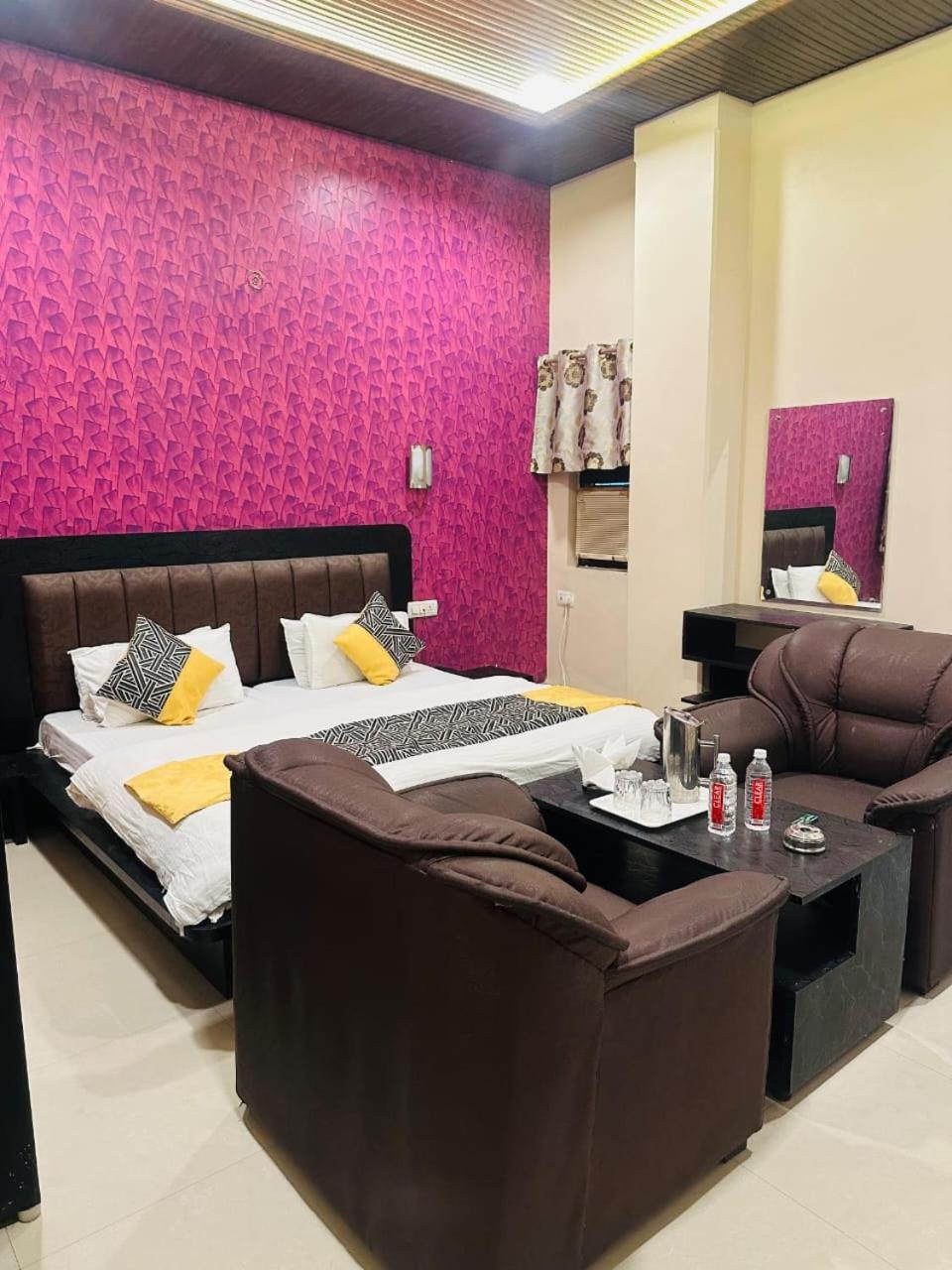 Hotel Deva Inn Varanasi Exteriör bild