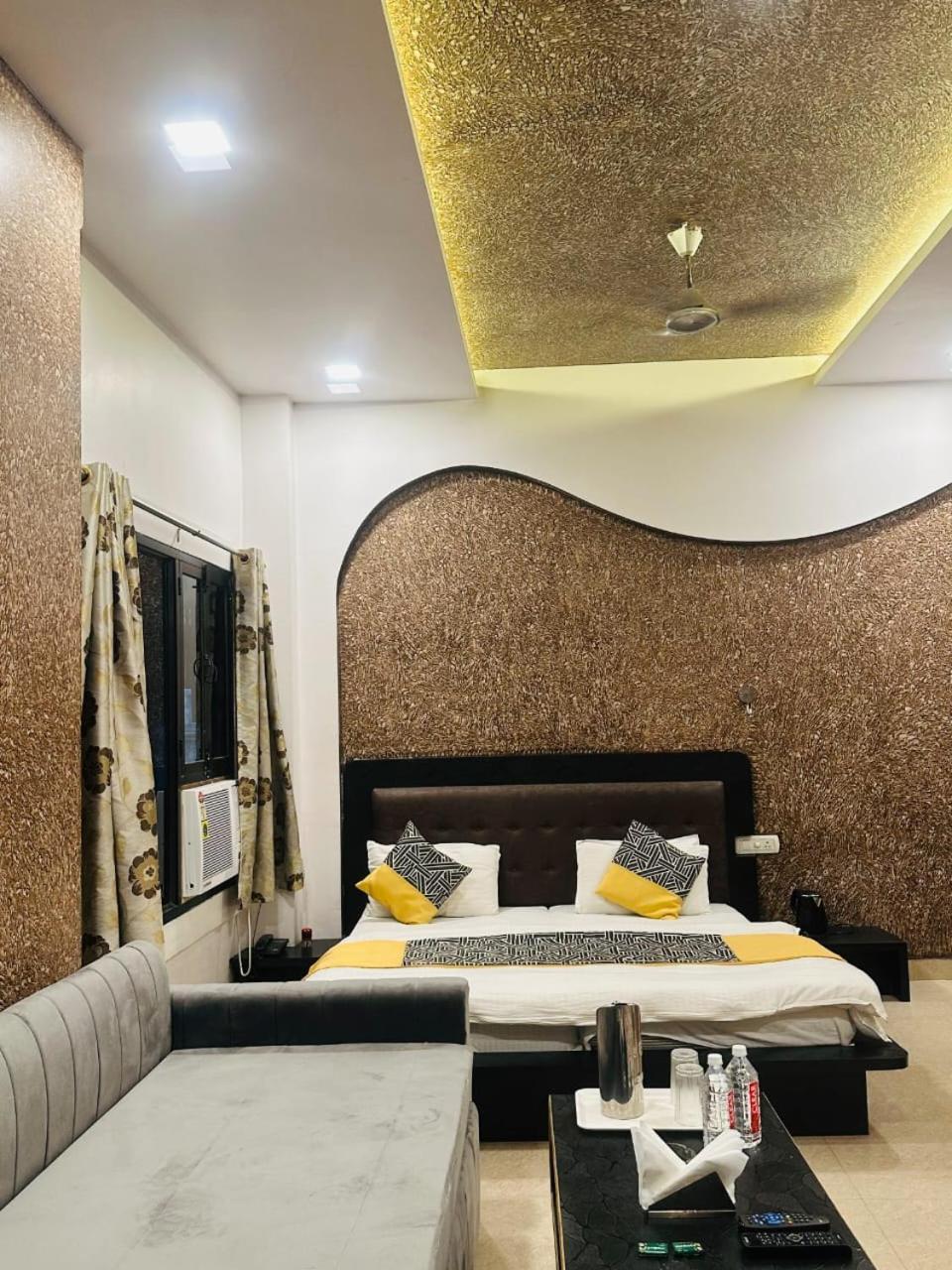 Hotel Deva Inn Varanasi Exteriör bild