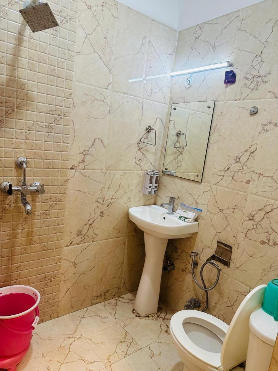 Hotel Deva Inn Varanasi Exteriör bild