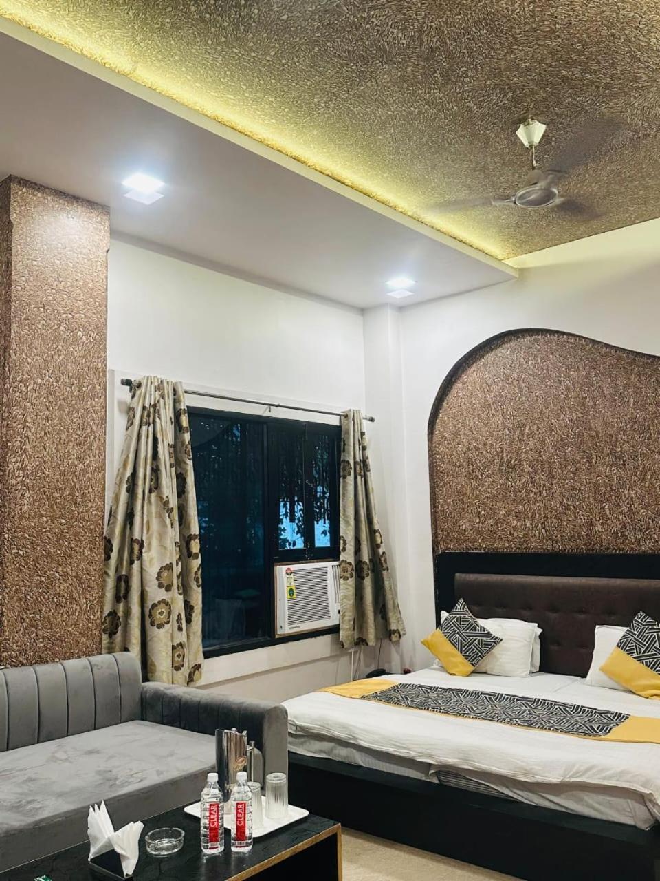Hotel Deva Inn Varanasi Exteriör bild