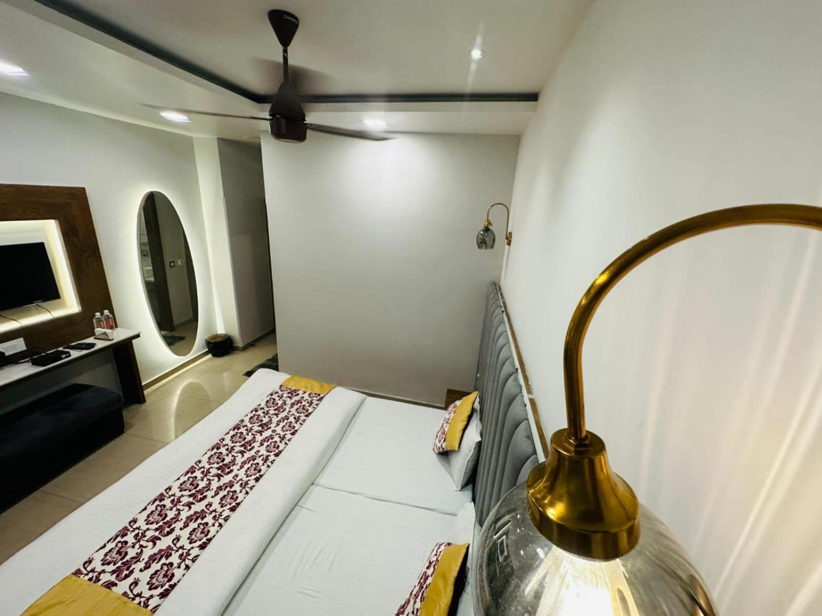 Hotel Deva Inn Varanasi Exteriör bild