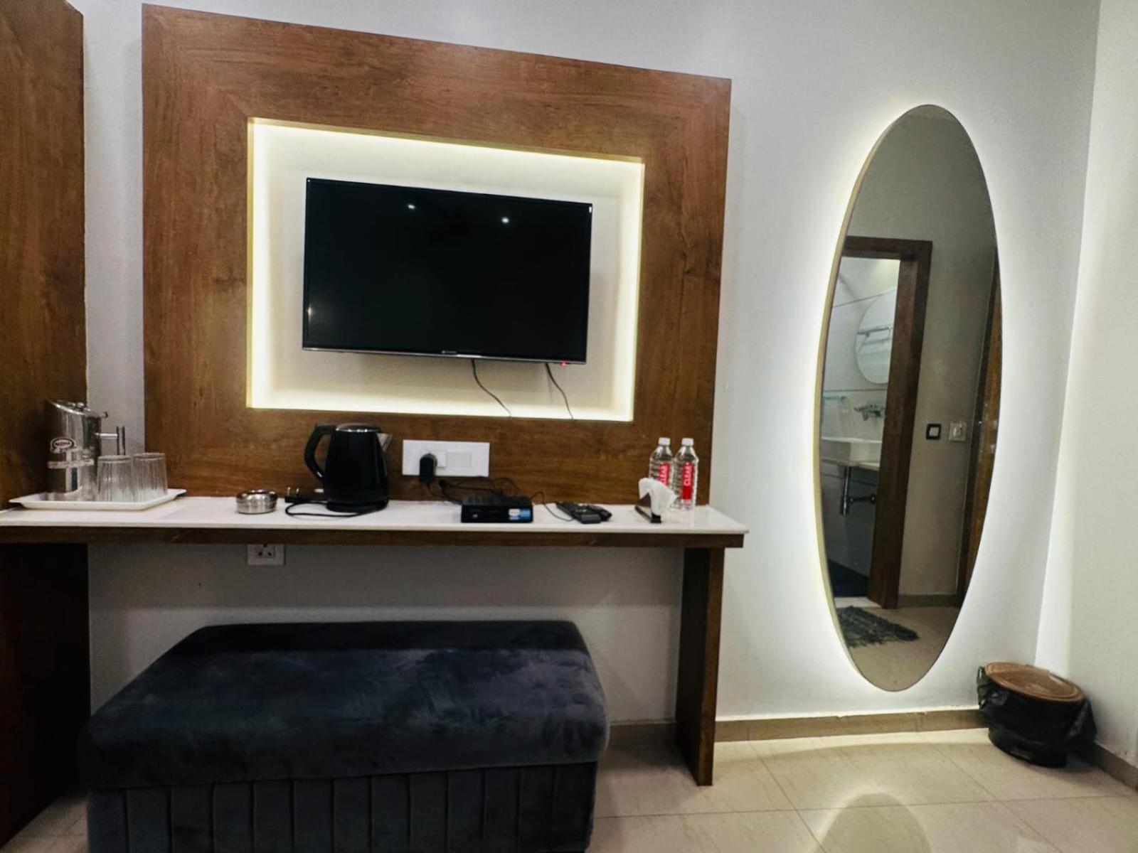 Hotel Deva Inn Varanasi Exteriör bild