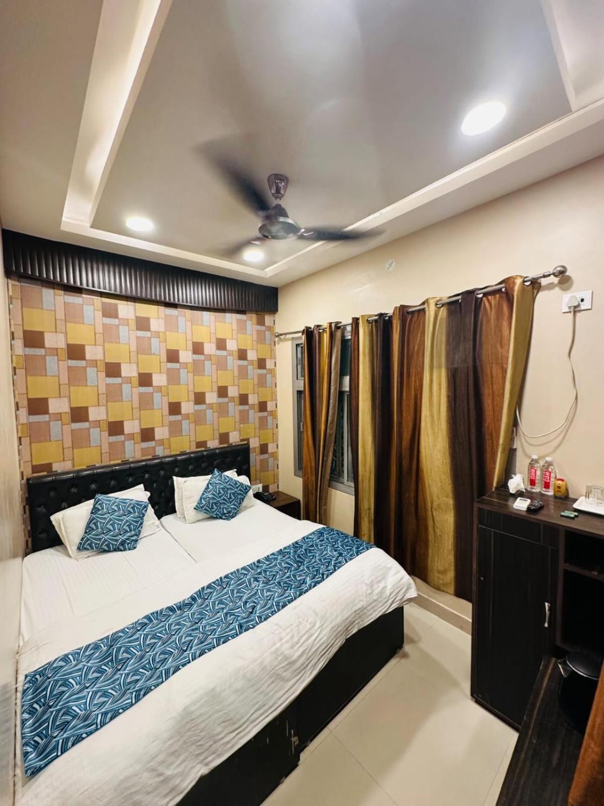 Hotel Deva Inn Varanasi Exteriör bild