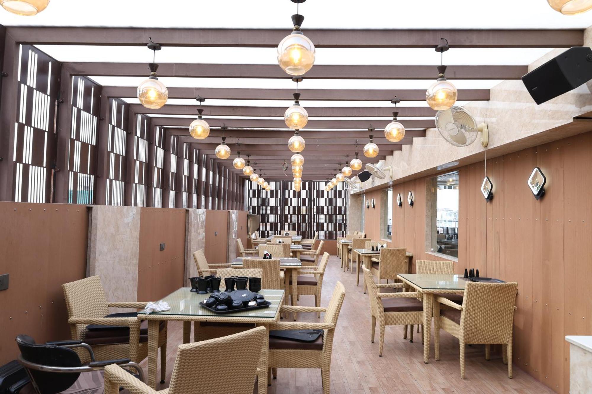 Hotel Deva Inn Varanasi Exteriör bild