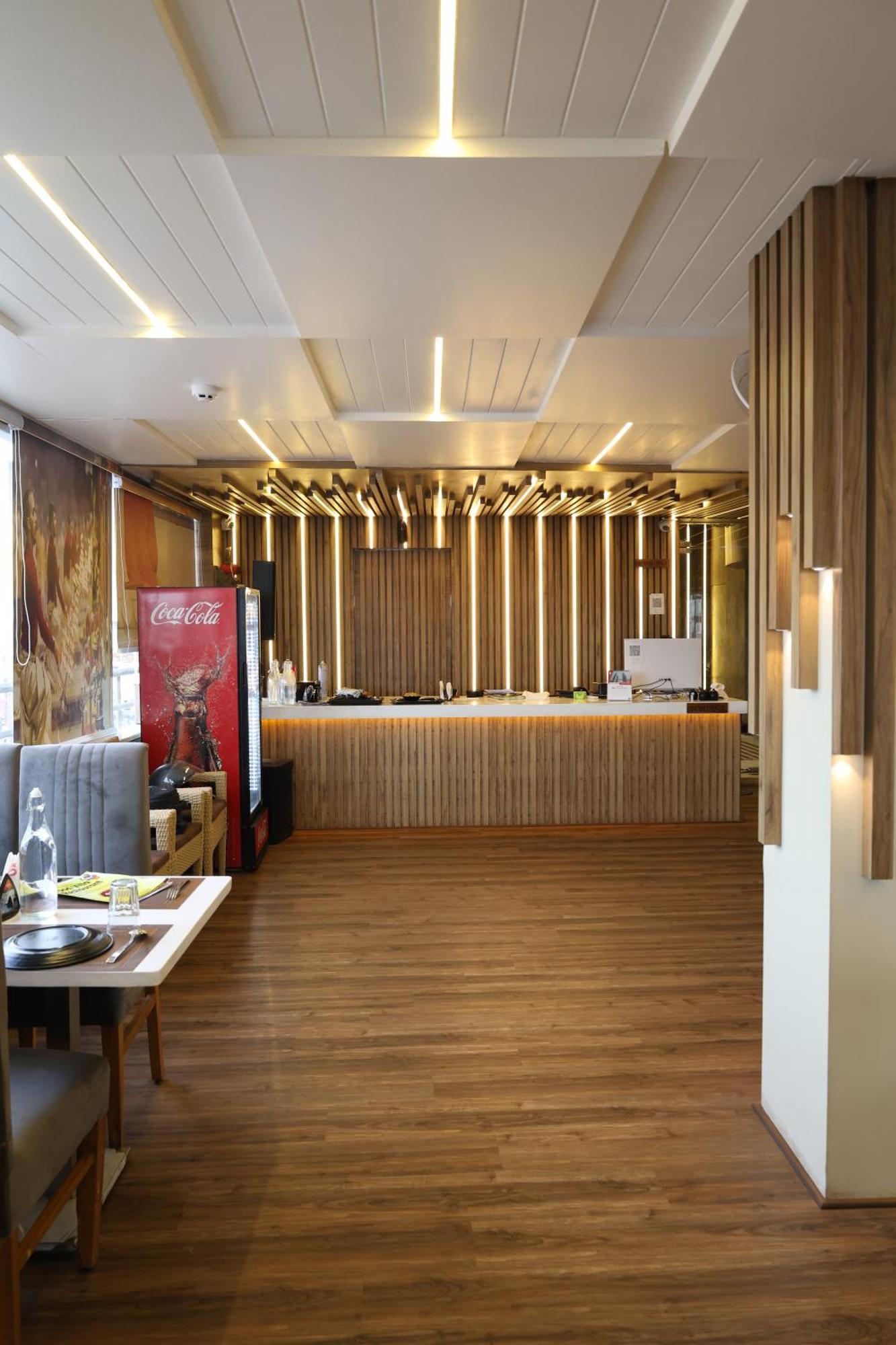 Hotel Deva Inn Varanasi Exteriör bild