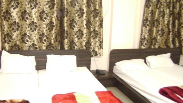 Hotel Deva Inn Varanasi Exteriör bild